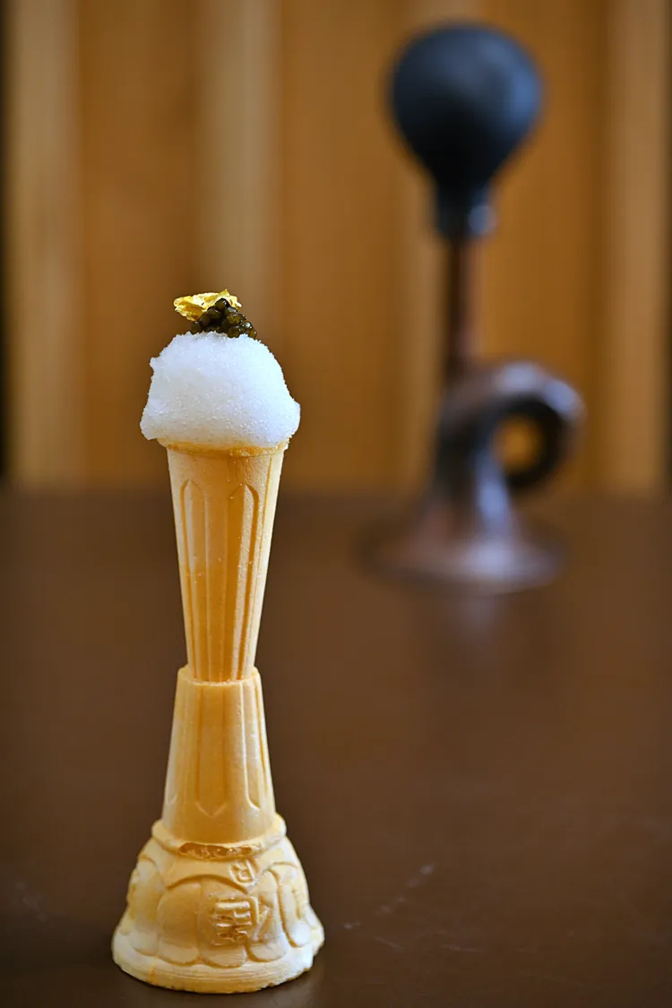 魚子醬香檳冰淇淋呈現台灣傳統叭噗意象。業者提供