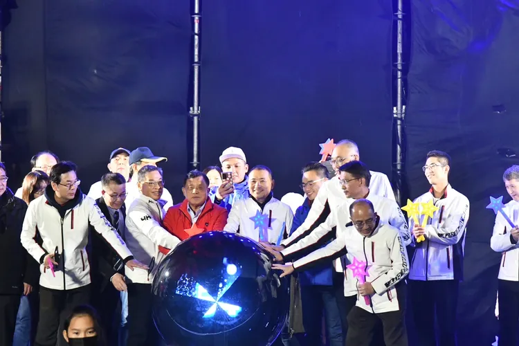 新北市長侯友宜到場參加並啟動煙火。新北市政府提供