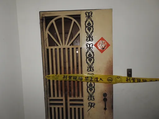 新北男家中飄惡臭竟是孤獨死 驚悚!頭顱遭7隻毛小孩啃咬