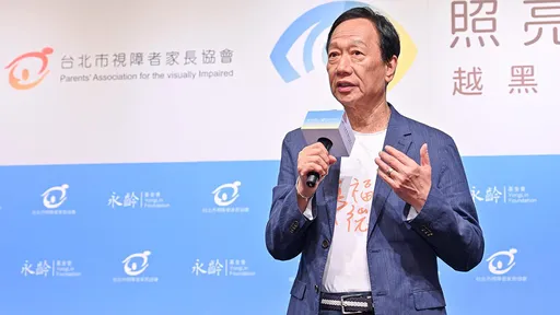 醫師放話「挑戰永齡律師團」　直斥郭台銘：要靠抹黑選總統是嗎