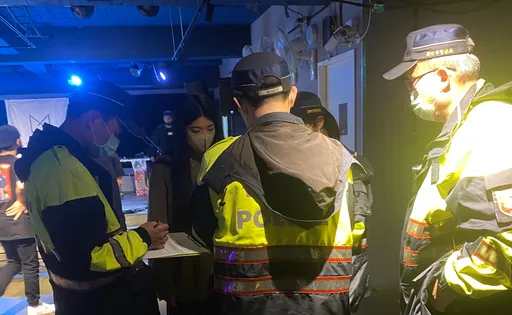 演唱會進行中警突臨檢驅離觀眾 業者控毀商譽!新竹警回應了