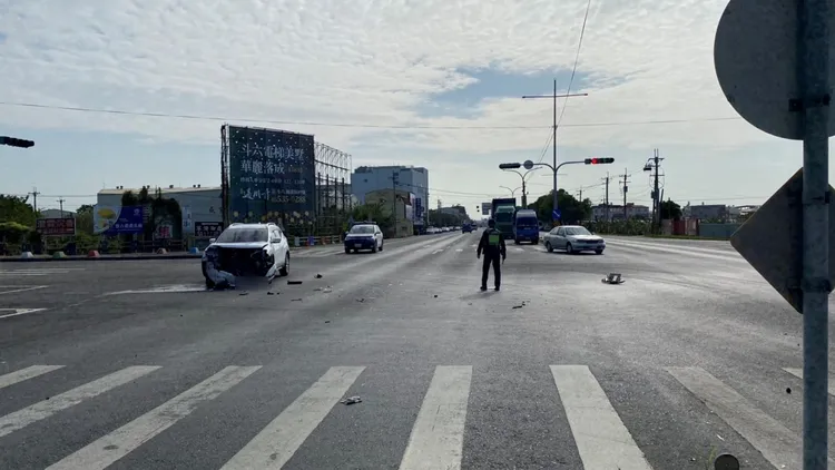 警方呼籲民眾開車上路務必注意路況，遵守交通規則，以策安全。民眾提供