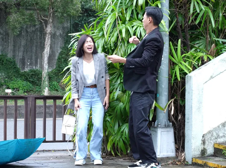 米可白（左）透露為了角色豁出去不管形象了。台視提供