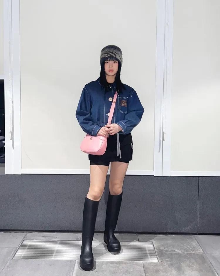 Hanni於近日穿搭中，曬出GUCCI秋冬全新推出的Gucci Aphrodie系列包款。翻攝newjeans_official IG