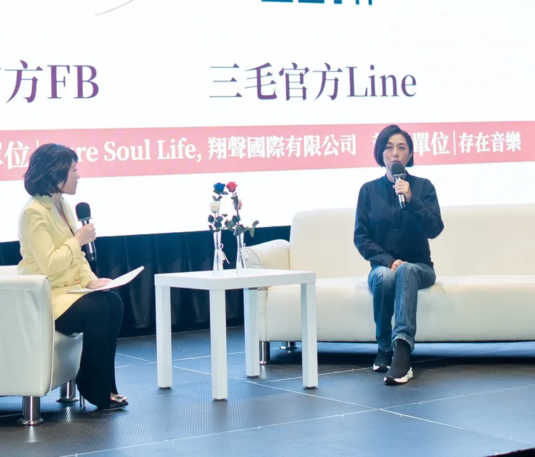 黃韻玲（右）分享和三毛的故事。台北禾灃文化事業有限公司提供