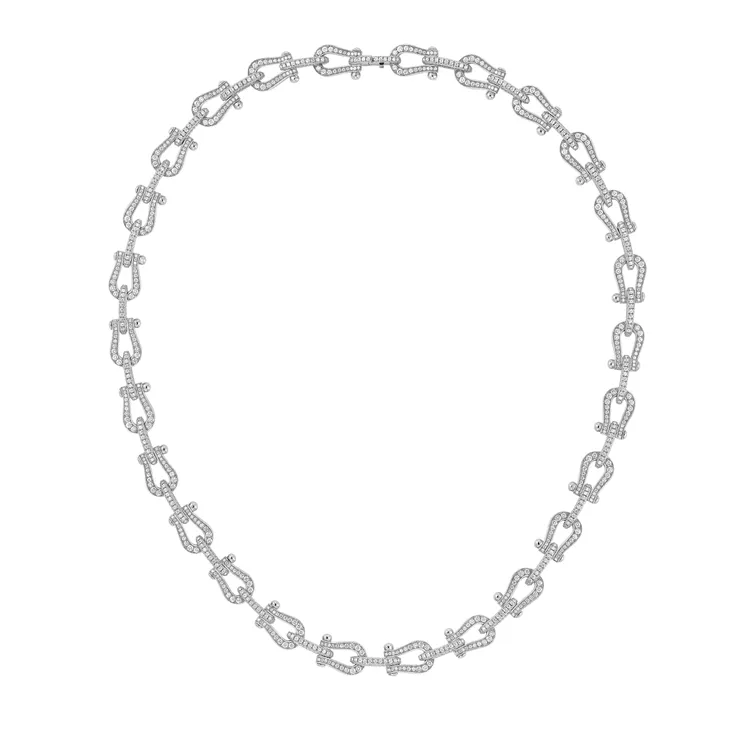 瘦子佩戴的FRED Force 10高級珠寶Multibuckle 18K白金鑲鑽項鍊，183萬900元。品牌提供