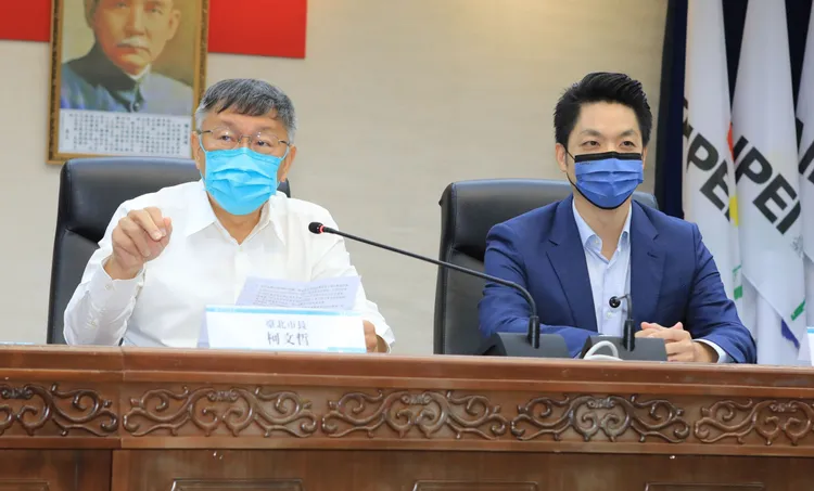 台北市長柯文哲（左）、國民黨台北市長候選人蔣萬安。莊宗達攝