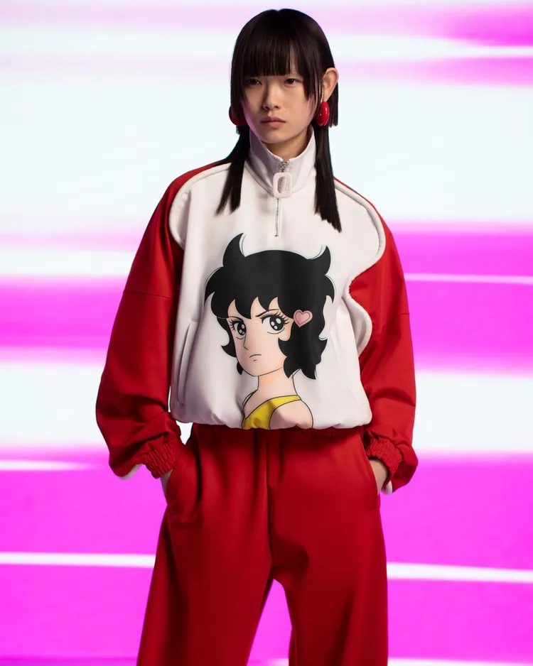 英國時尚設計師Jonathan Anderson於同名品牌秋冬女裝中，推出與1980年代韓國漫畫《Run Hany》合作的主題系列。翻攝jw_anderson IG