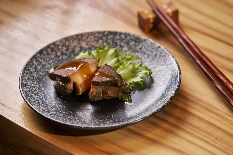 慕谷慕魚x城前旬之三盛前菜-南非鮑魚荒煮。業者提供