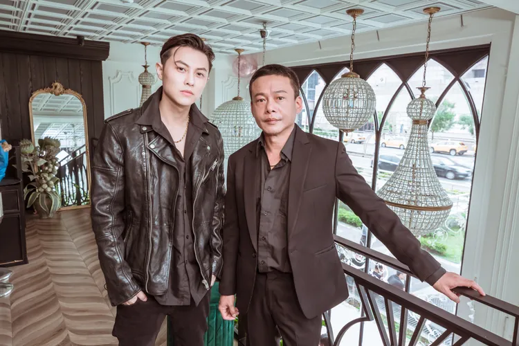 李康生（右）在片中飾演王子的大哥。喜鵲娛樂提供