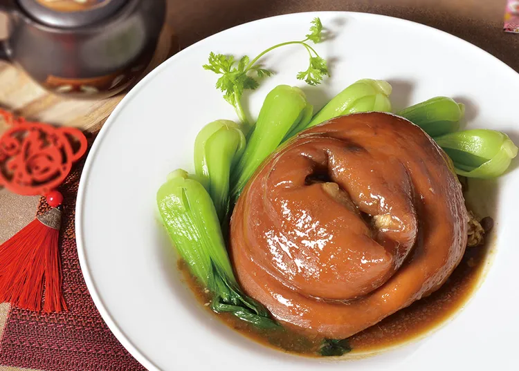 團圓紅燒燉蹄膀。業者提供