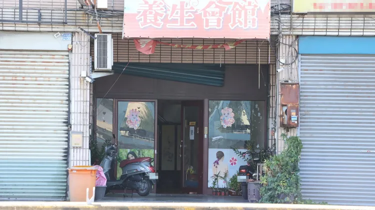 警方今年7月在這家位於省道旁的養生會館，查獲杜姓女子與男客性交易。侯昌騰攝