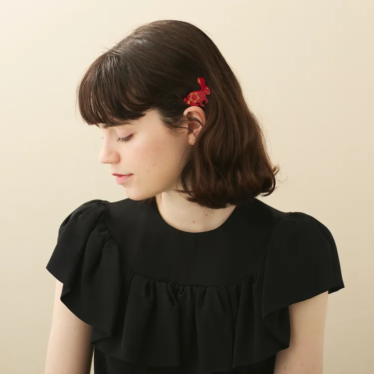 迎春玉兔豆扣夾，2500元。品牌提供