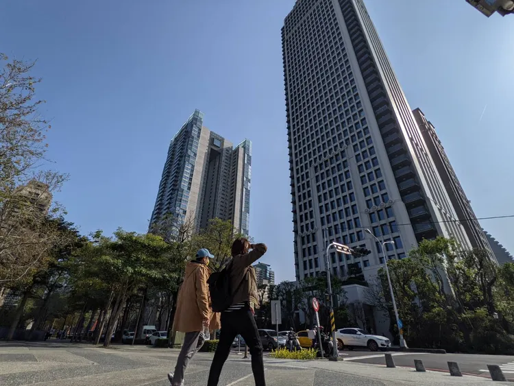 台中房市明年各界預估房價盤整趨勢，不過將受《平均地權條例》修法等利空因素，影響買氣。王鈞生攝