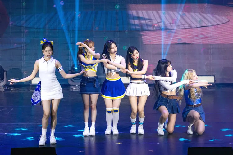 STACY和粉絲玩遊戲。D-SHOW