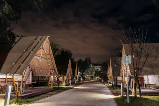 尾牙宴走出戶外 彰化豪華營區送紅酒搶客