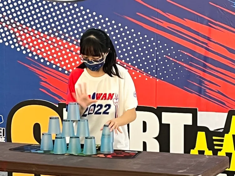 選手示範比賽內容。翻攝畫面