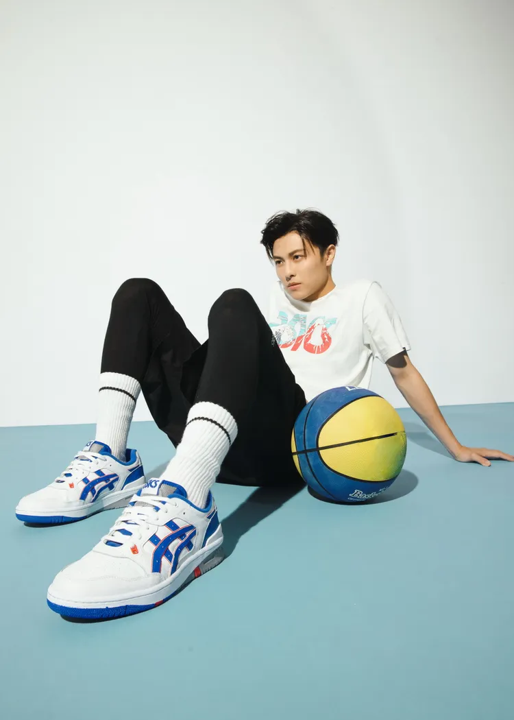 王子為ASICS詮釋EX89復刻籃球鞋。品牌提供