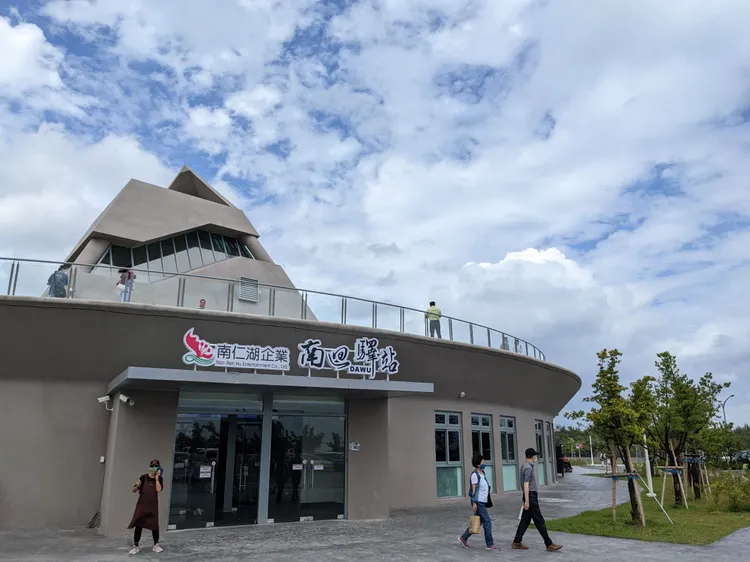 南迴驛目前由南仁湖公司經營商場。台東縣府提供