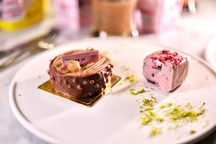 栗子蒙布朗(左)、莓果布朗尼。陳志淵攝