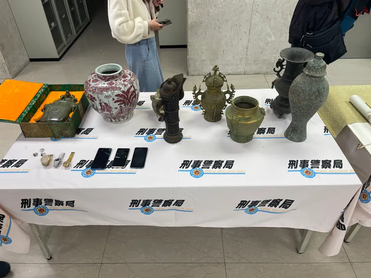 警方查扣的贓物。翻攝畫面