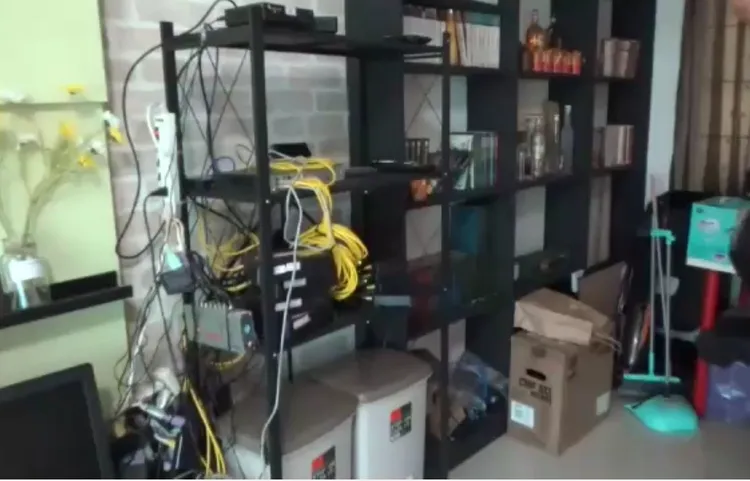 不法集團盜錄電視台節目的機房。讀者提供