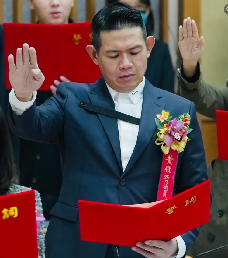 新北市議員黃俊哲(圖)的父親涉嫌行賄，檢方對黃俊哲提起當選無效之訴。翻攝黃俊哲臉書