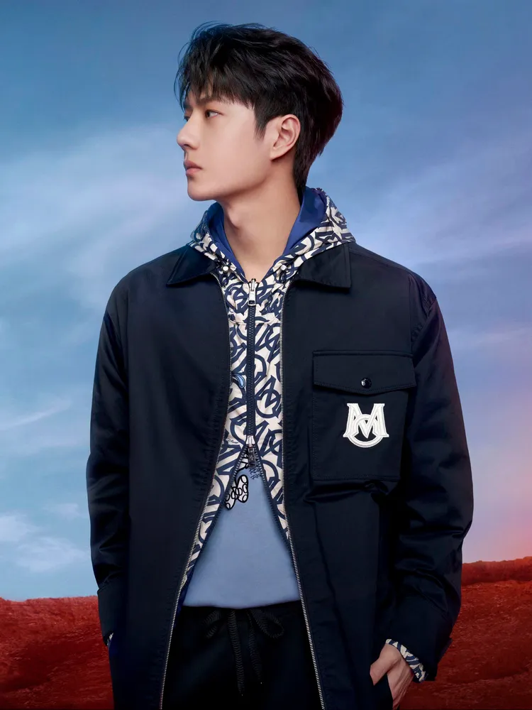 王一博在今年9月成為法國羽絨服之王MONCLER全球代言人，詮釋農曆新年系列服飾擺脫不掉高冷感。品牌提供