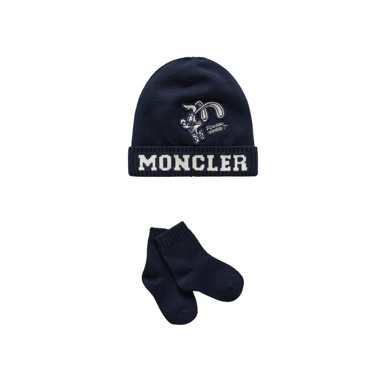 兒童毛帽與襪子組，約1萬1300元。品牌提供