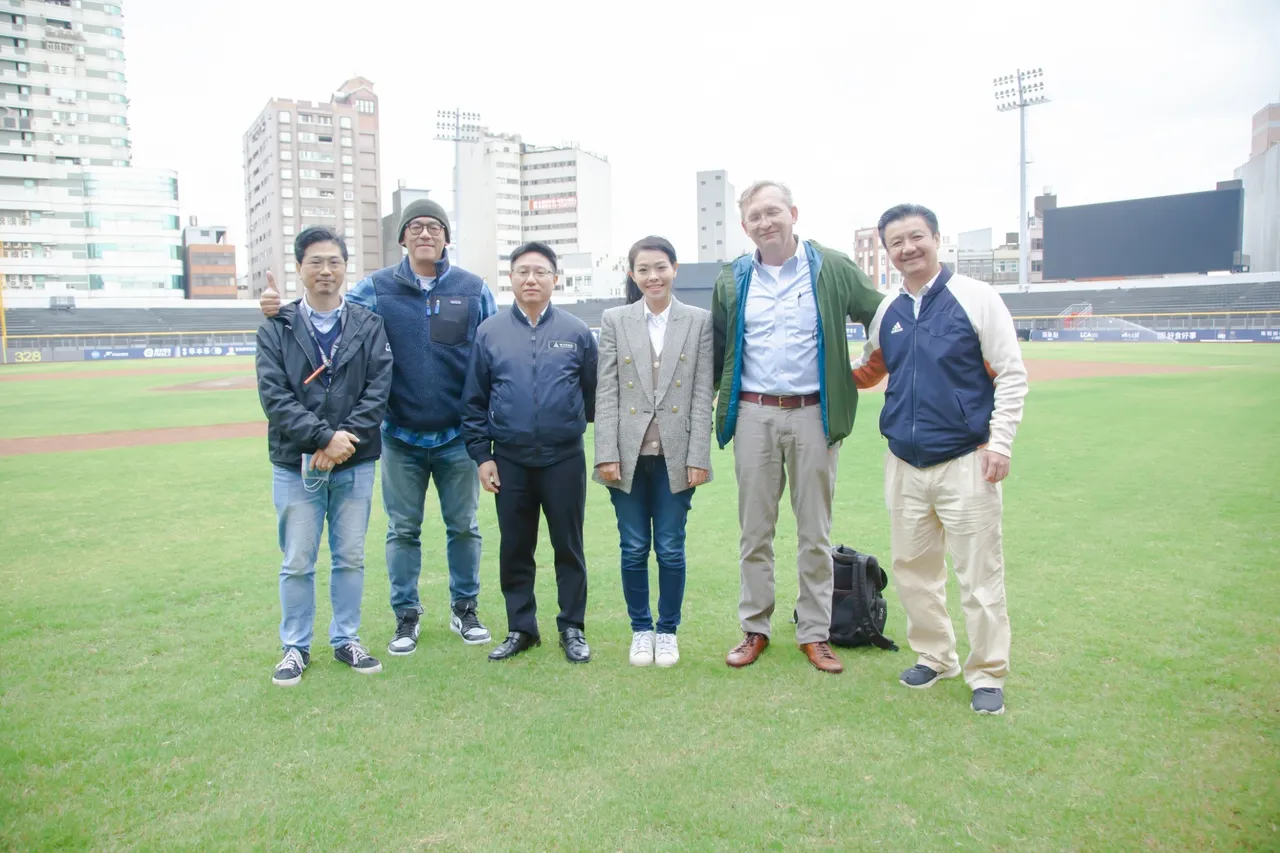 美國職棒大聯盟場務專家Murray Cook也感謝高虹安及新竹市團隊給予機會在新竹棒球場進行賽事評估。高虹安團隊提供