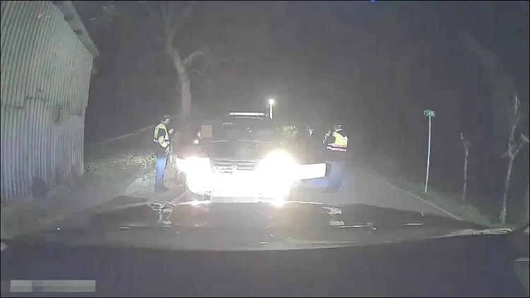 三峽插角派出所開始執行深夜巡邏後，昨天凌晨巡邏時，發現3名男子違法持有獵槍。警方提供