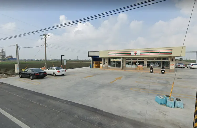 該家位於彰化監獄附近的超商占地寬廣。翻攝Google map