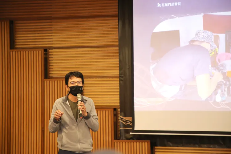 導演謝欣志。門諾醫院提供