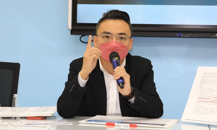 對於小三通未針對台商中轉，洪孟楷批評，行政院跟台灣民眾距離太遙遠。莊宗達攝