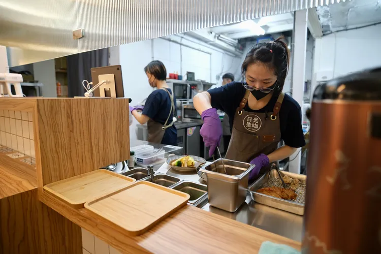 北漂可以回家了 南部店長職缺增15%成功就業領萬元