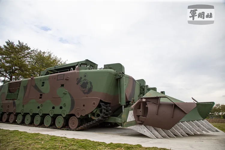 登陸工兵車是海軍陸戰隊登陸作戰的開路先鋒。軍聞社卓以立攝