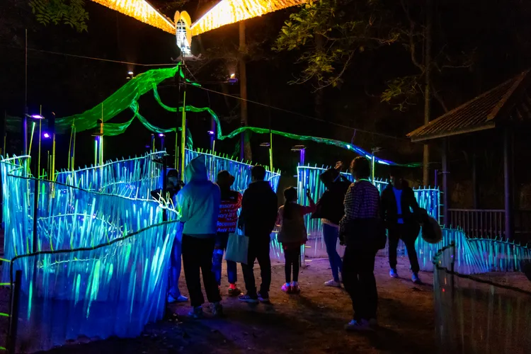 公園入夜後光彩炫目，令遊客直說好漂亮。文化局提供