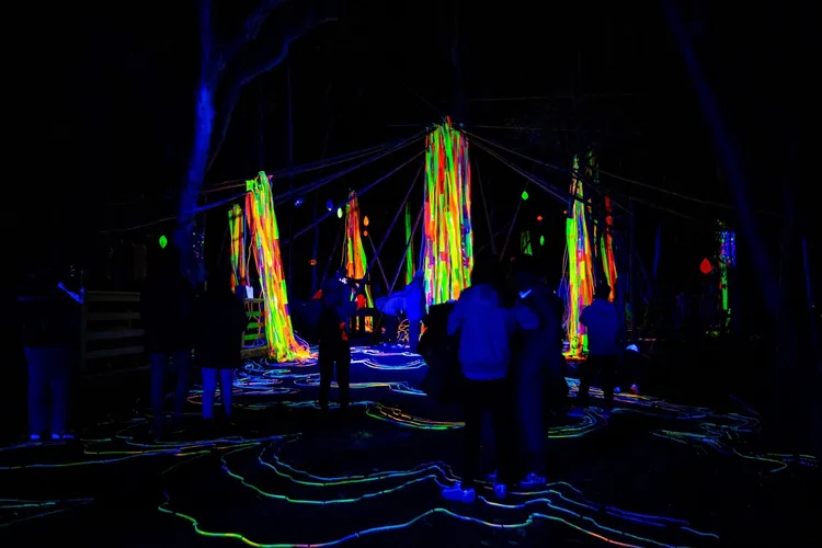 「光絲瀑」色彩綺麗令人印象深刻。文化局提供