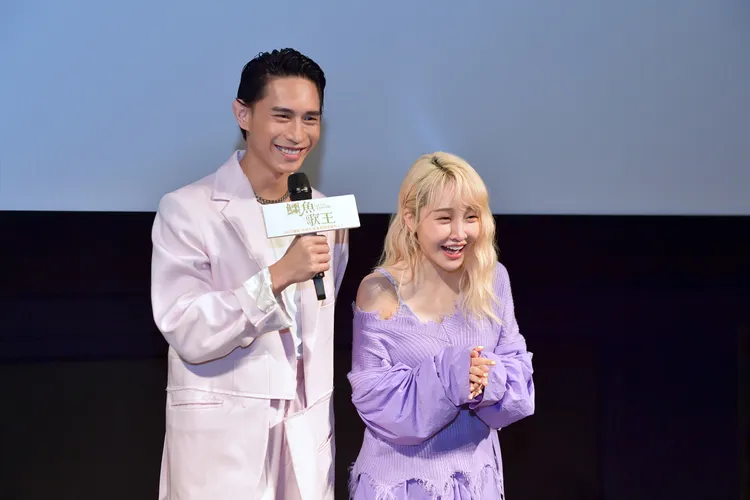 柏霖（左）與張若凡在中文版台北首映後分享配音心得。索尼影業提供