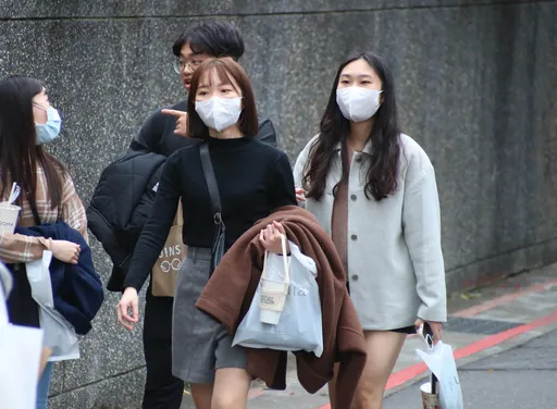 太陽沒開工！今這3地區有局部大雨　過年前恐再迎寒流「一圖看斷崖式降溫」