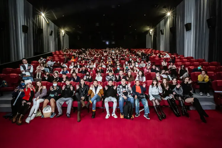 3百位影迷進戲院搶先看《山中森林》。禾力文創提供