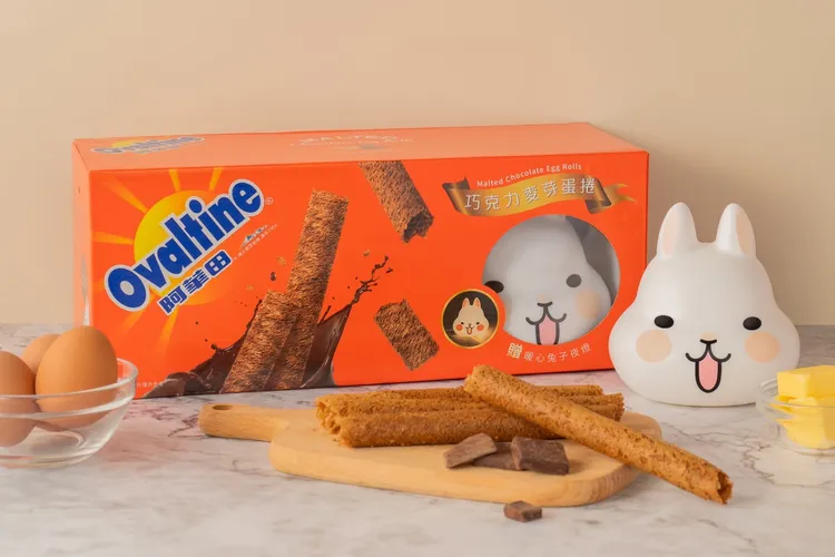 「巧克力麥芽蛋捲禮盒」售價 499 元，內附萌兔夜燈，數量有限，要買要快。業者提供