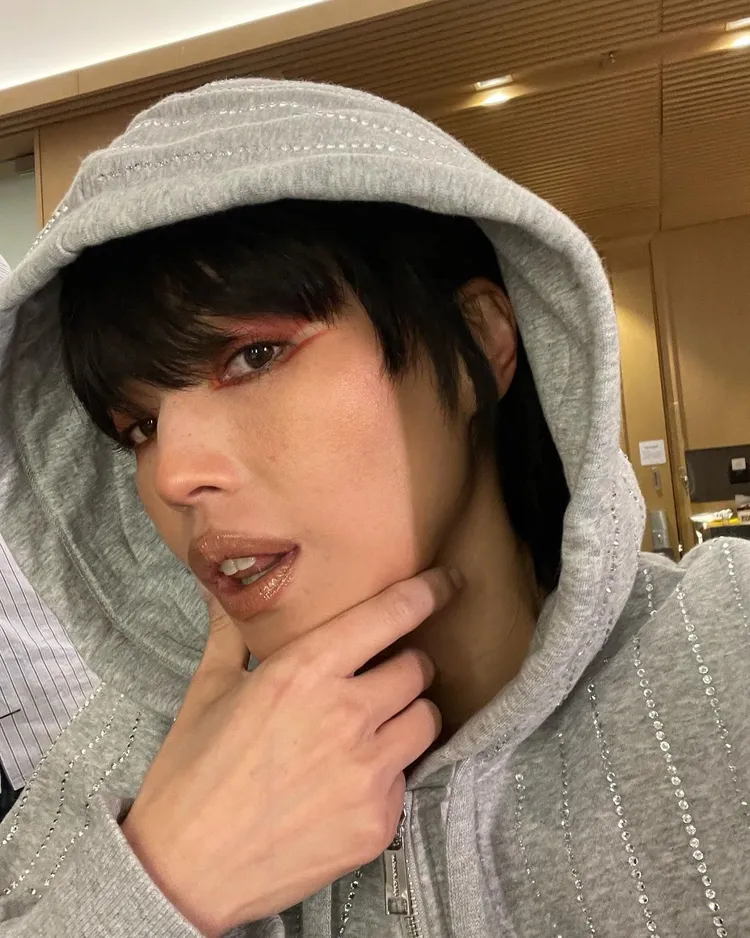 舒淇分享拍雜誌時換上的短髮造型。翻攝sqwhat IG