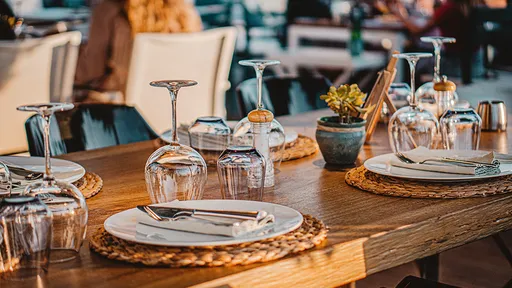 老師自訂謝師宴餐廳「要學生每人付1200元」 家長直呼:我都嚇傻了