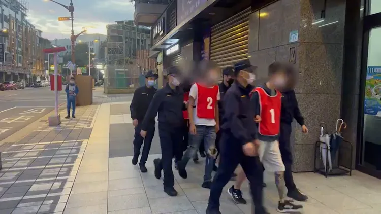 警方循線逮捕王男等6人。翻攝畫面