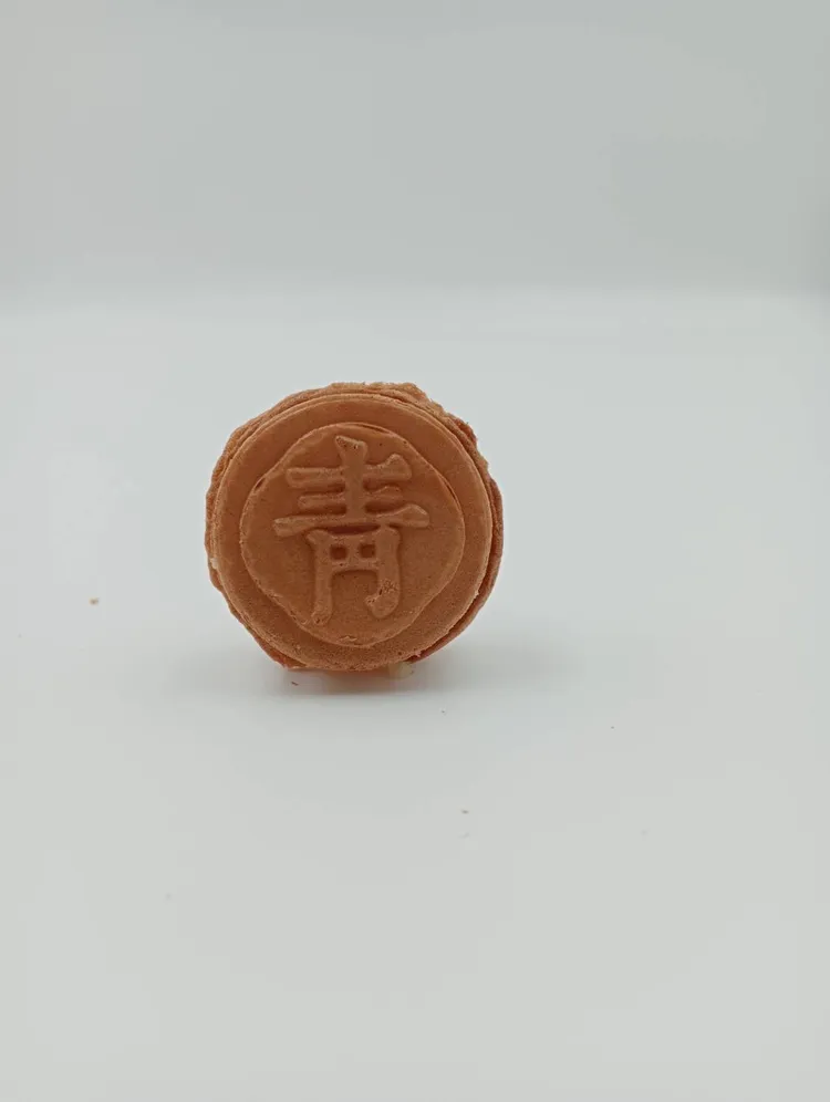 青畑九號豆製所推出最迷你小鼓燒，直徑只有3公分，一串有5顆。業者提供