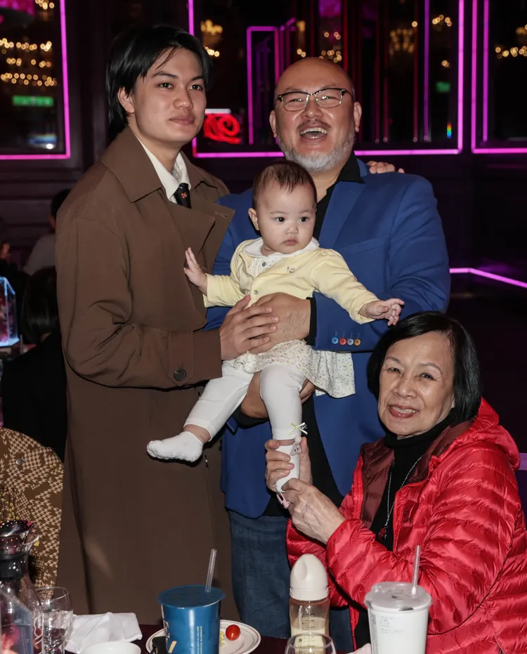 典典寶寶十分帶得出場，完全不怕生不怕鏡頭。彭欣偉攝