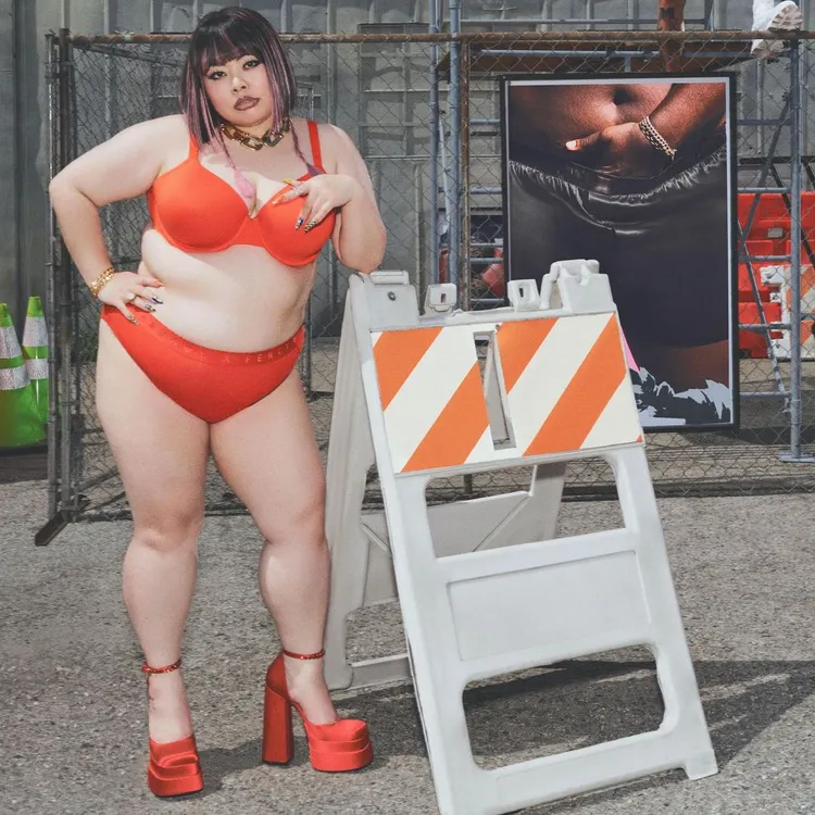 渡邊直美自信演繹SAVAGE x FENTY設計。翻攝watanabenaomi703 IG