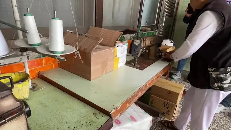 男童阿嬤已將裁縫機等工具搬回老家。民眾提供