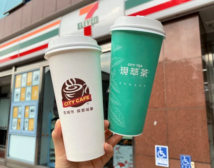 即日起-1/8於7-ELEVEN OPEN POINT App購買咖啡飲品享6.3折起。業者提供